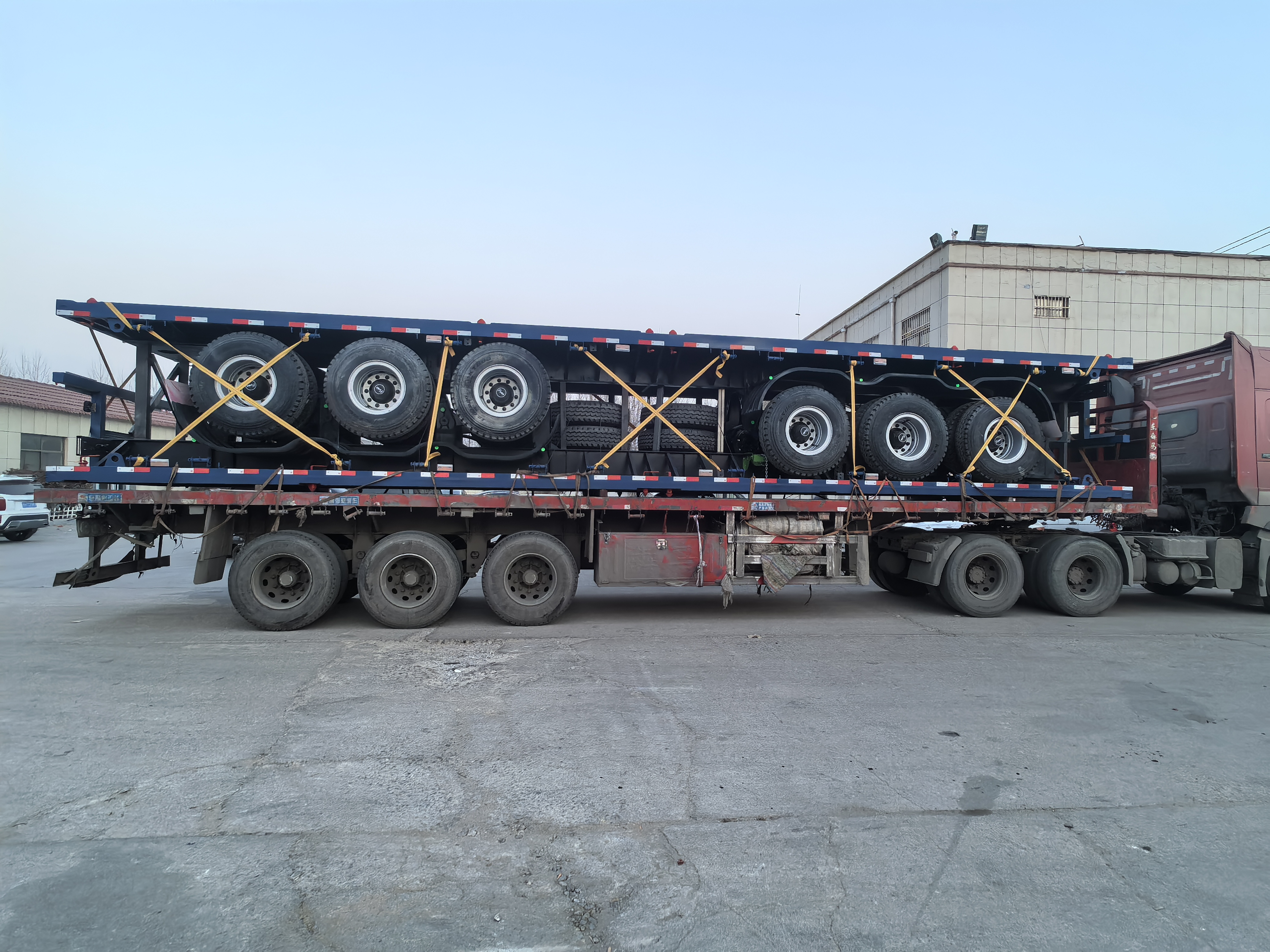 Hai đơn vị 3 Axle Flatbed Semi Trailer sẽ được gửi đến Algeria