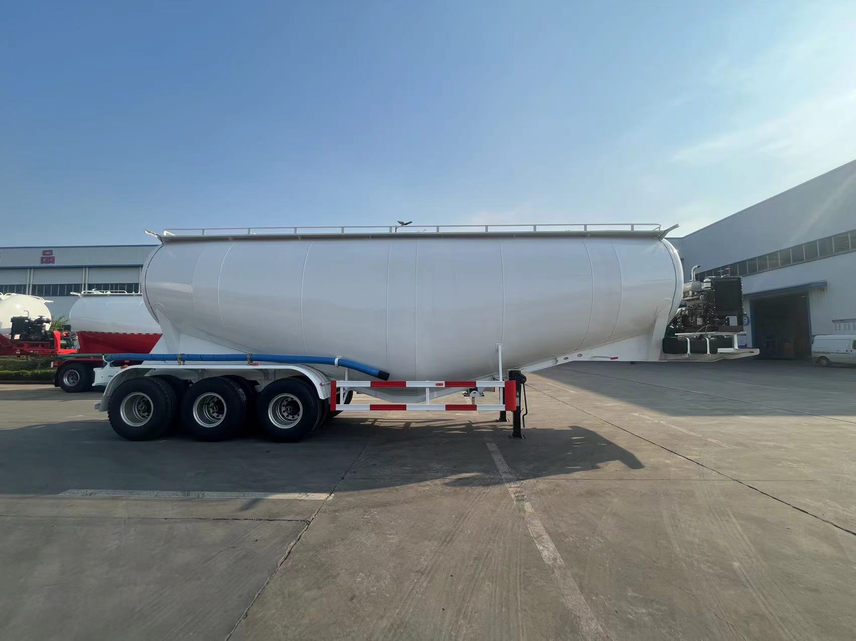 Derun Tri-Axle Xi măng Semi Semi sẽ được gửi đến Gabon