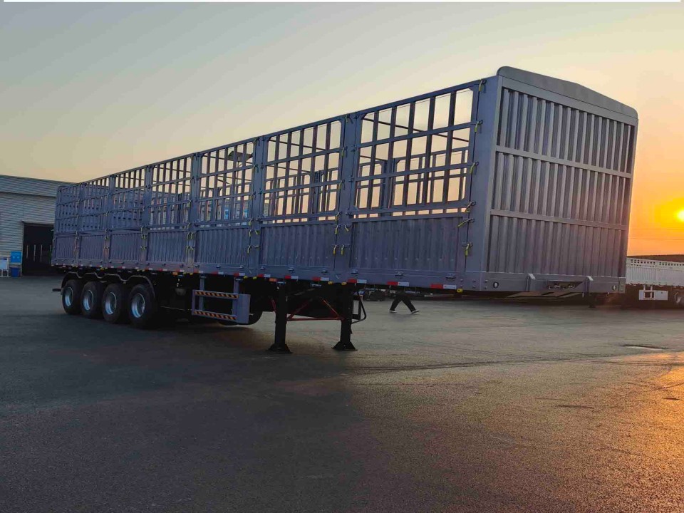 Derun 4 Axle Fence Cargo Semi Trailer sắp khởi hành đến Tây Phi