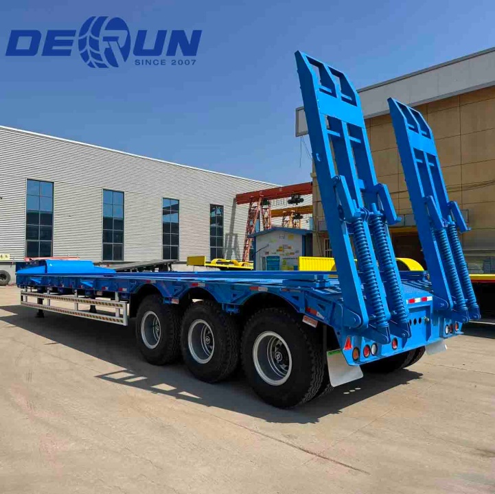 Bốn sơ mi rơ moóc sàn phẳng được vận chuyển đến Nigeria