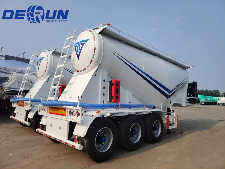 Hai sơ mi rơ moóc bồn xi măng sẽ được chuyển đến Gabon