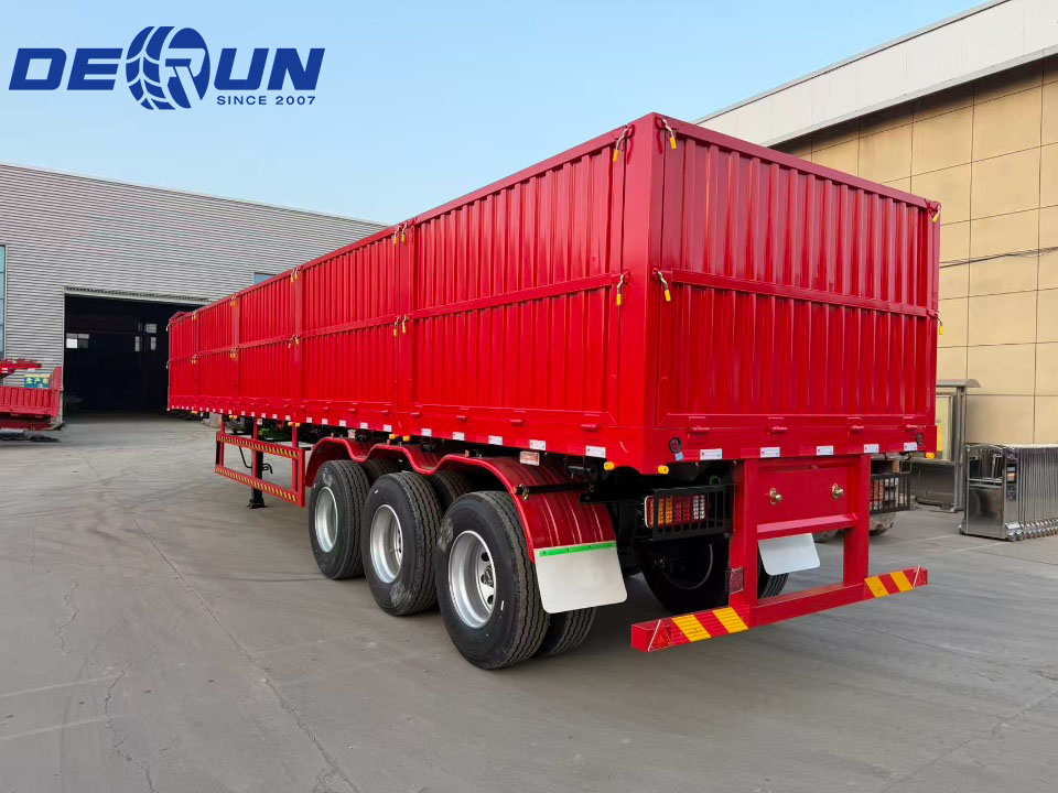 Ba xe tải sơ mi rơ moóc sẽ được chuyển đến Sudan.