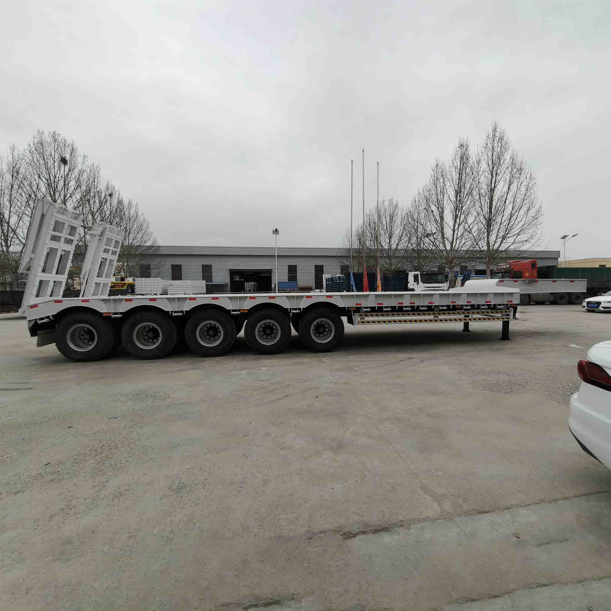 Xe moóc sàn thấp cải thiện hiệu quả vận chuyển hàng hóa hạng nặng như thế nào?