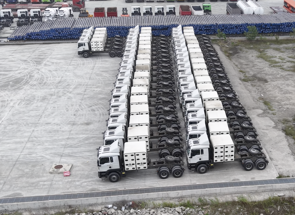Dịch vụ giao hàng nhất quán sẽ được công nhận hơn nữa! 40 xe đầu kéo Sinotruk TX 6x4 CNG được vận chuyển thành công đến Nigeria.