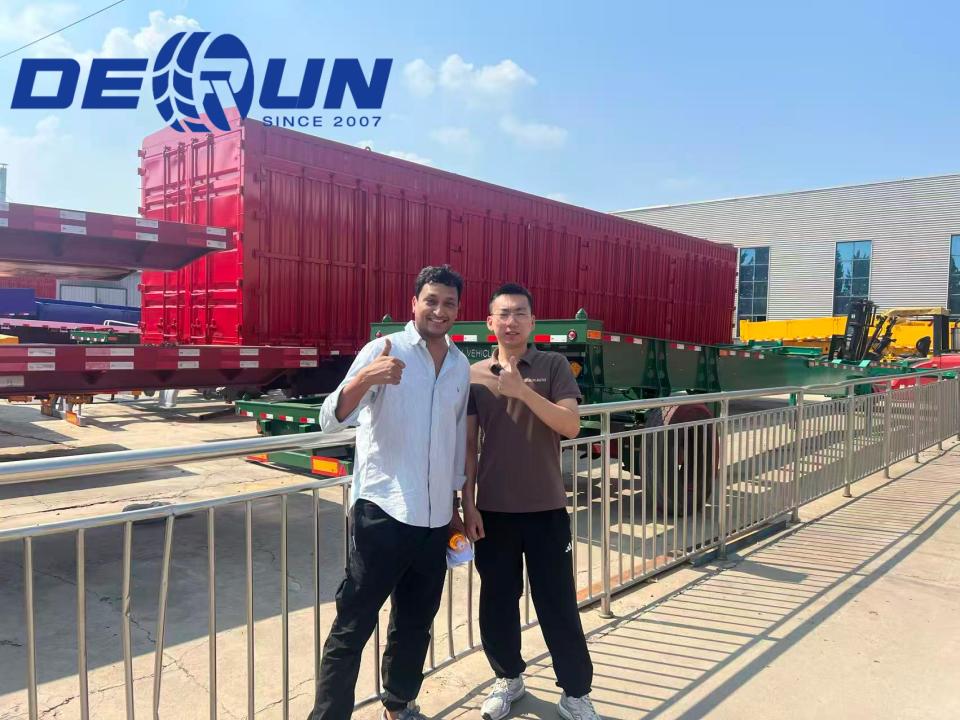 Khách hàng Úc đã kiểm tra Sơ mi rơ moóc phẳng 3 trục tại Nhà máy Derun