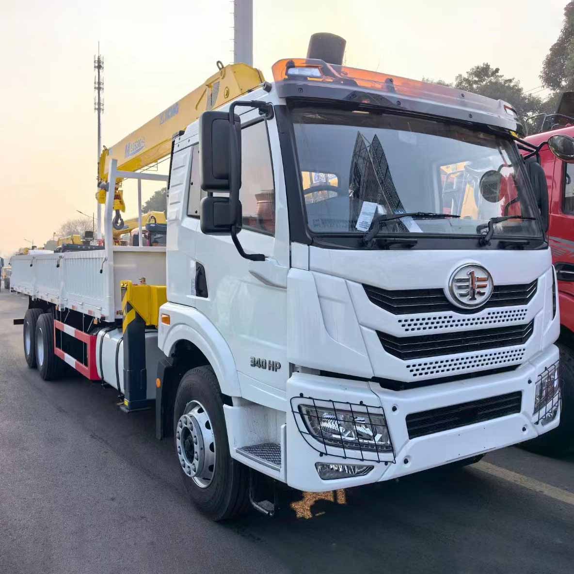 Xe cẩu FAW J6P 6X4 350PS