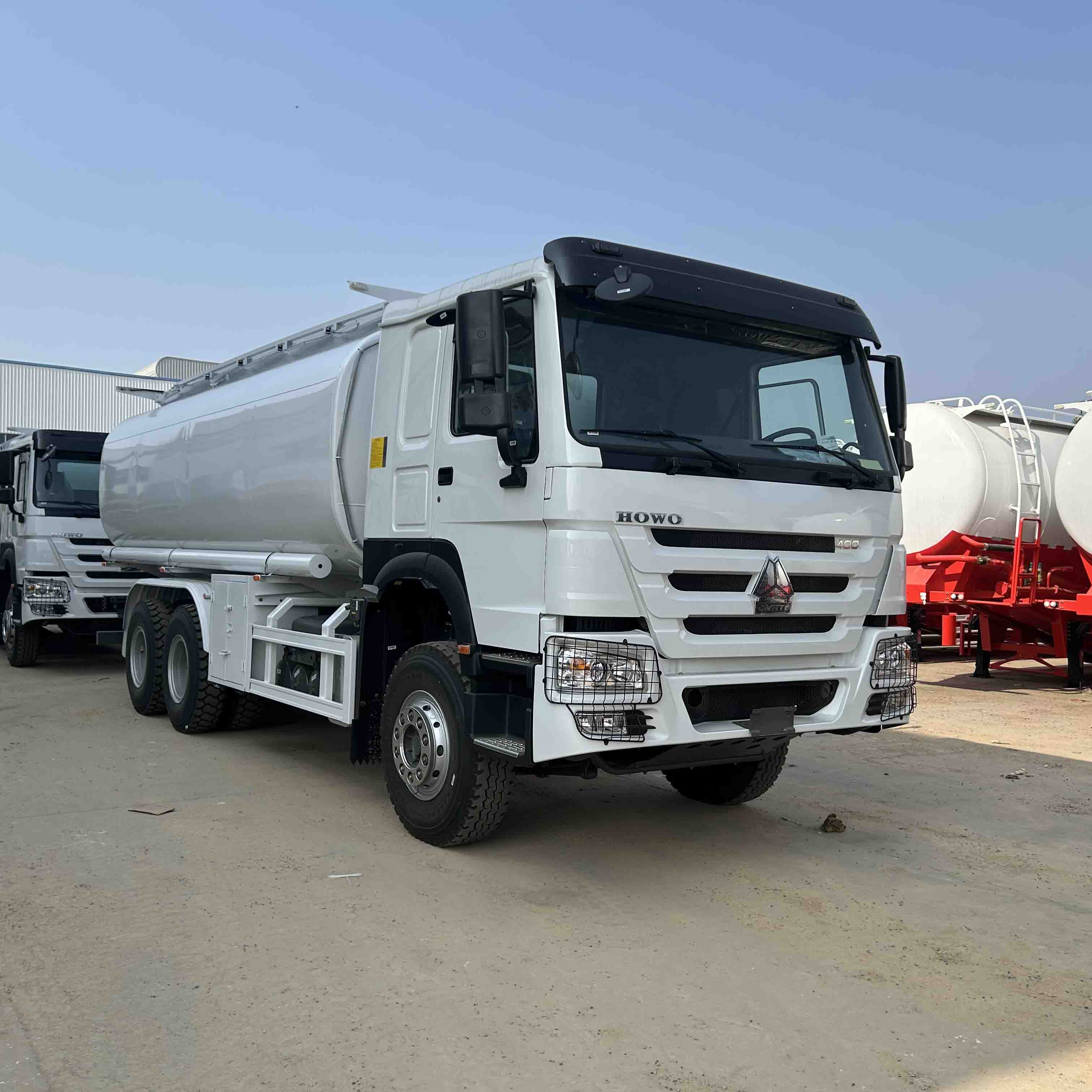 Xe tải thùng nhiên liệu HOWO 6x4 400HP